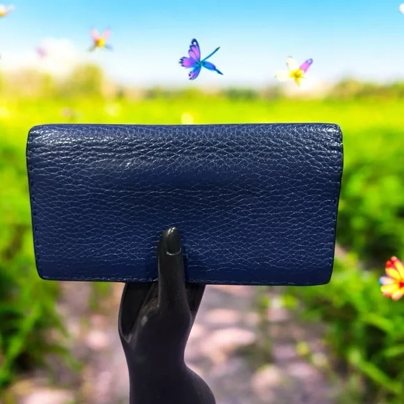 Fendi Blue Pebbled Leather Wallet with Elegant Design - Picture 1 of 11